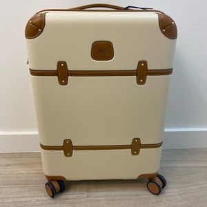 Bric’s Bellagio 21” spinner in cream
